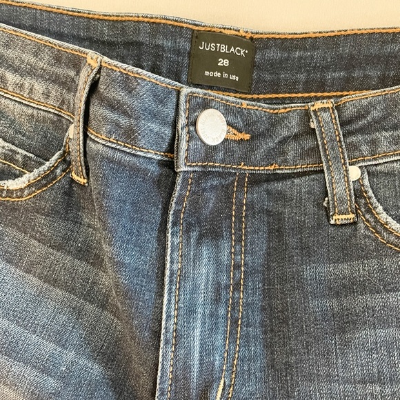 Distressed Cuffed Frayed Hem Denim Shorts - 6 - Picture 5 of 5